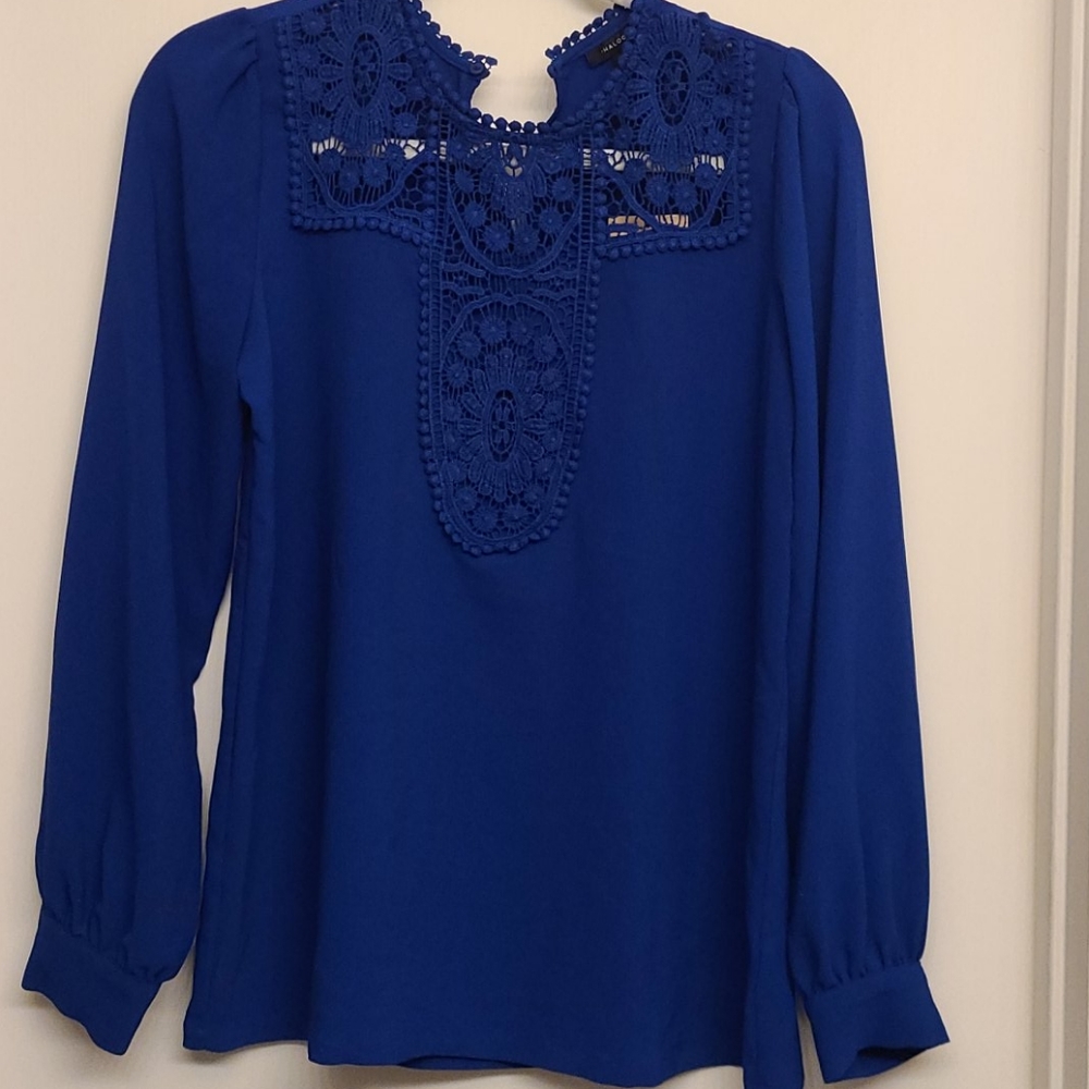 NWT Halogen blue lace front top